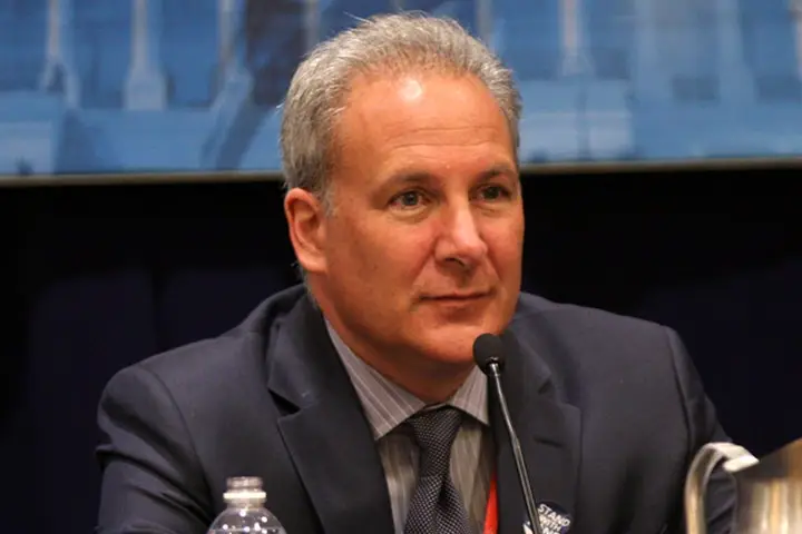 Peter Schiff Mocks Bitcoin With This Unlikely Scenario Involving All Publicly Traded US Companies: ‘We’d All Be Rich’